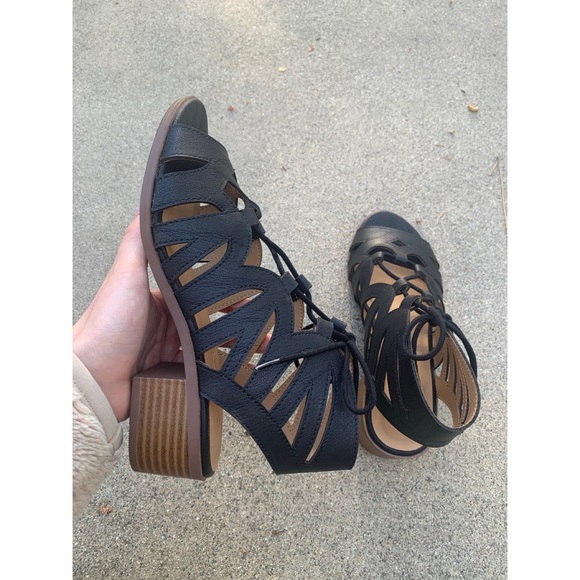 Cityclassified Black Lace Up Low Block Heel Sandal - Picture 4 of 5